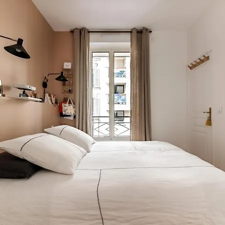 Apartman Veeve - Divine Medley